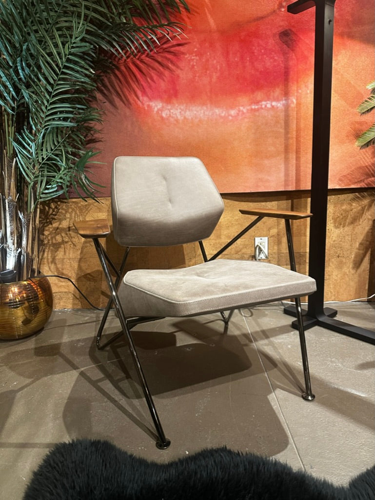 POLY LOUNGE CHAIR