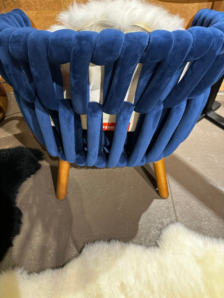 BLUE VELVET KNIT ARMCHAIR